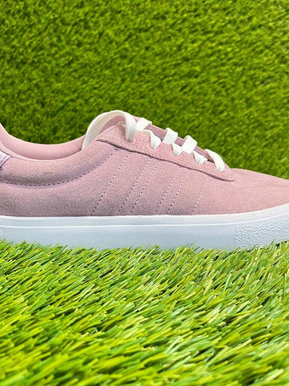 Adidas‎ VulcRaid3r Magic Mauve Womens Size 8 Pink White Athletic Shoes Sneakers